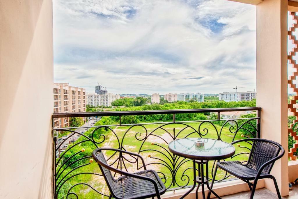 Atlantis Condo Resort Jomtien Buitenkant foto